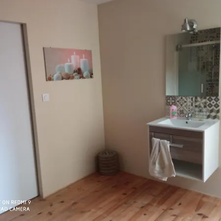 Dans Charmante Maison A Bed & Breakfast Cusset