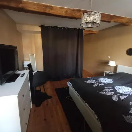 Dans Charmante Maison A Bed & Breakfast
